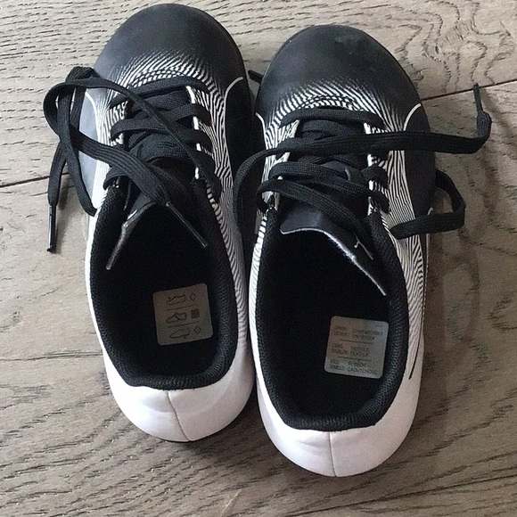 Pristine toddler soccer shoes - Picture 1 of 4